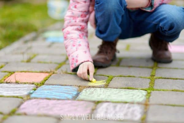 30 Easy Sidewalk Chalk Ideas that will Keep Kids Busy for Hours