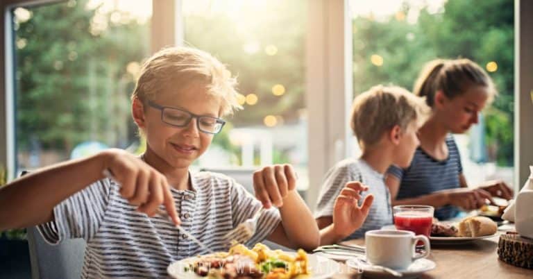 60 Fun & Easy Saturday Night Family Dinner Ideas