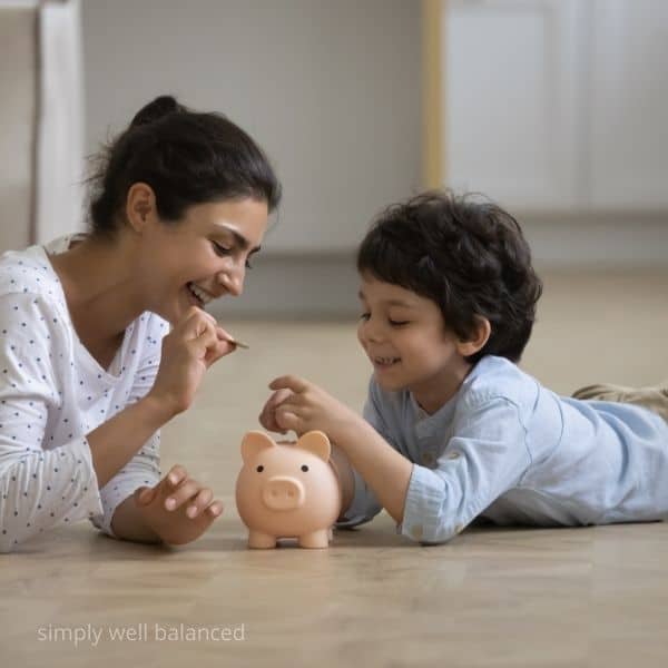 Mom teaching young child about money. Financial responsibilty.
